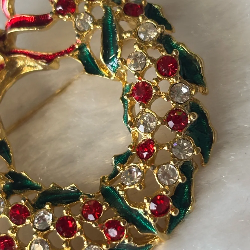 Vintage Festive Wreath Rhinestone Brooch with Red and Green Accents. - Picture 7 of 8
